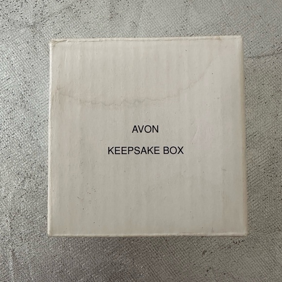 New Vintage Avon Silver Velvet Keepsake Box - Picture 2 of 9